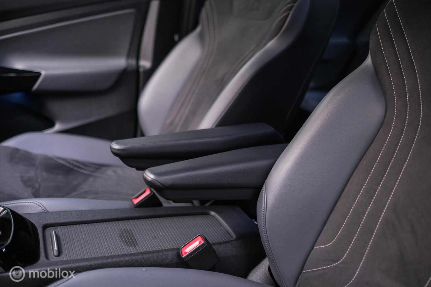 Volkswagen ID.4 Pro 77 kWh | 2023 | SOH 98% | Trekhaak | NL auto NAP | Stoelverwarming | Alcantara | Ambiance |