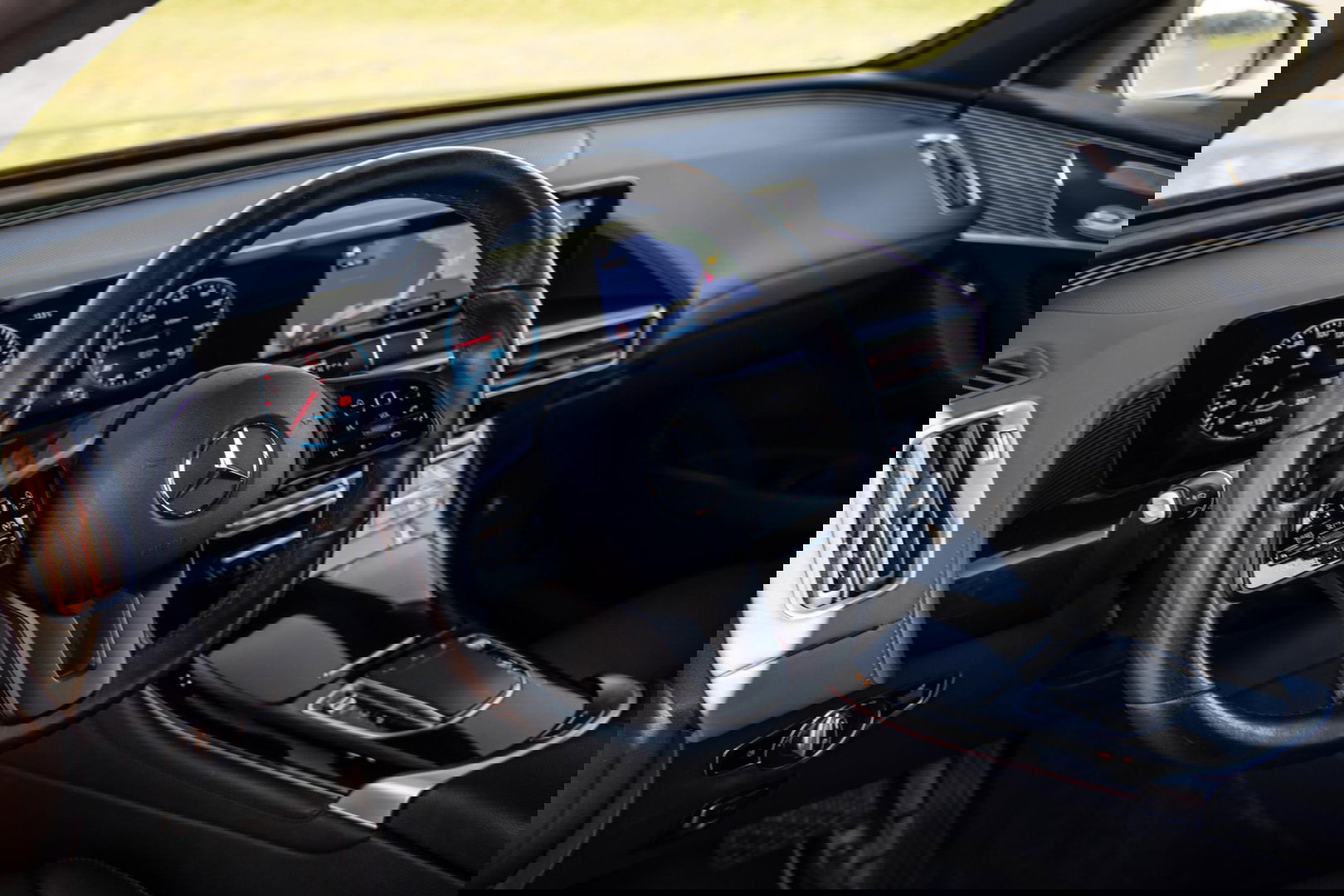 Mercedes-Benz EQC 400 4MATIC Luxury Line 80 kWh CAMERA / MEMMORY / STOELVERWARMING / LEER / DEALER ONDERHOUDEN