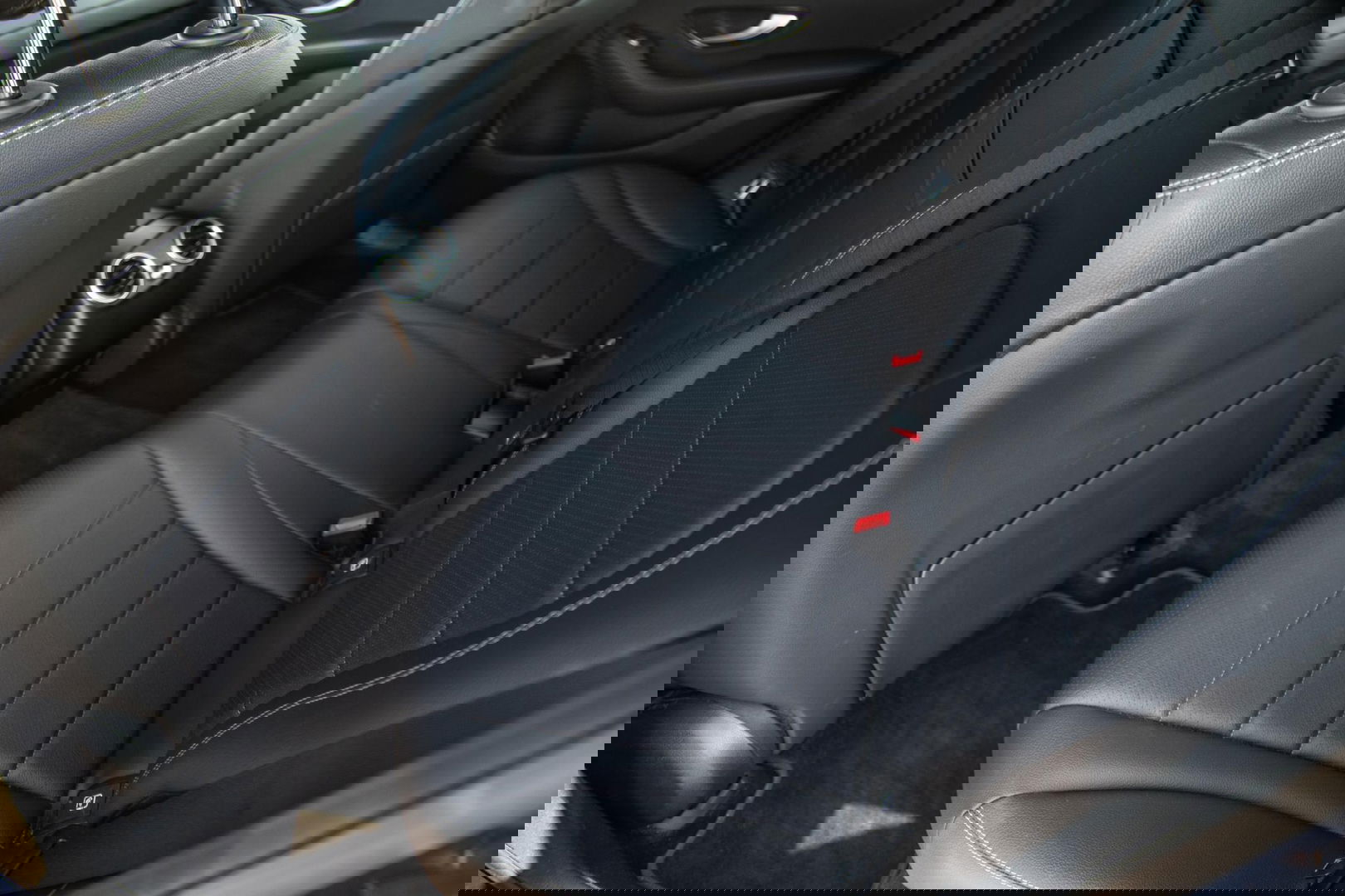 Mercedes-Benz EQC 400 4MATIC Luxury Line 80 kWh CAMERA / MEMMORY / STOELVERWARMING / LEER / DEALER ONDERHOUDEN