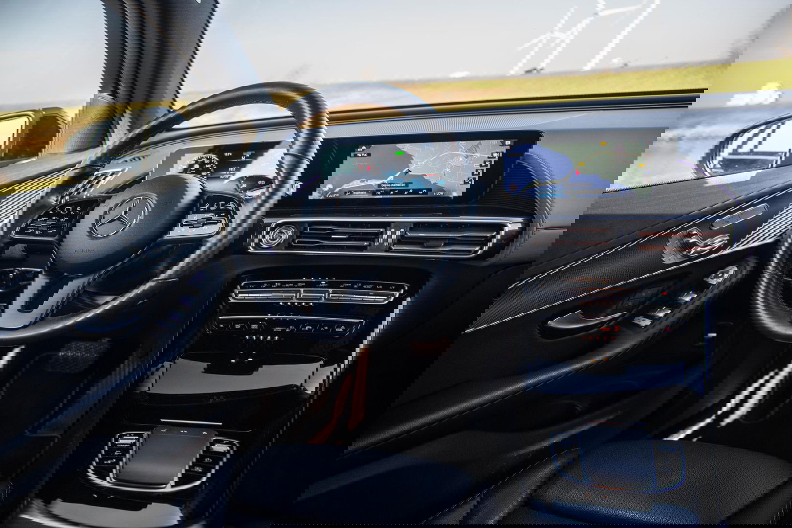 Mercedes-Benz EQC 400 4MATIC Luxury Line 80 kWh CAMERA / MEMMORY / STOELVERWARMING / LEER / DEALER ONDERHOUDEN