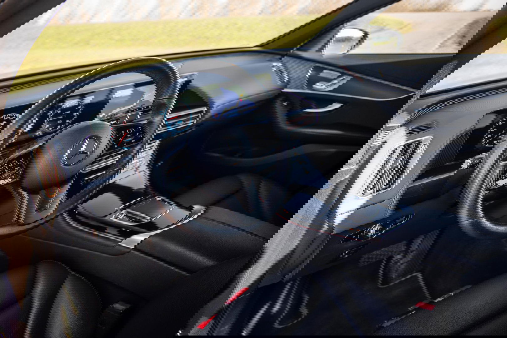 Mercedes-Benz EQC 400 4MATIC Luxury Line 80 kWh CAMERA / MEMMORY / STOELVERWARMING / LEER / DEALER ONDERHOUDEN