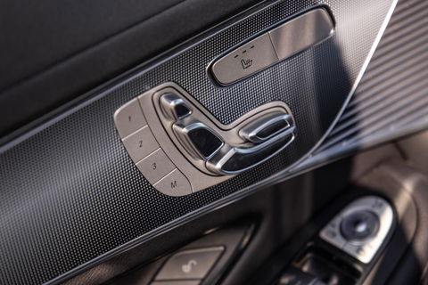 Mercedes-Benz EQC 400 4MATIC Luxury Line 80 kWh CAMERA / MEMMORY / STOELVERWARMING / LEER / DEALER ONDERHOUDEN