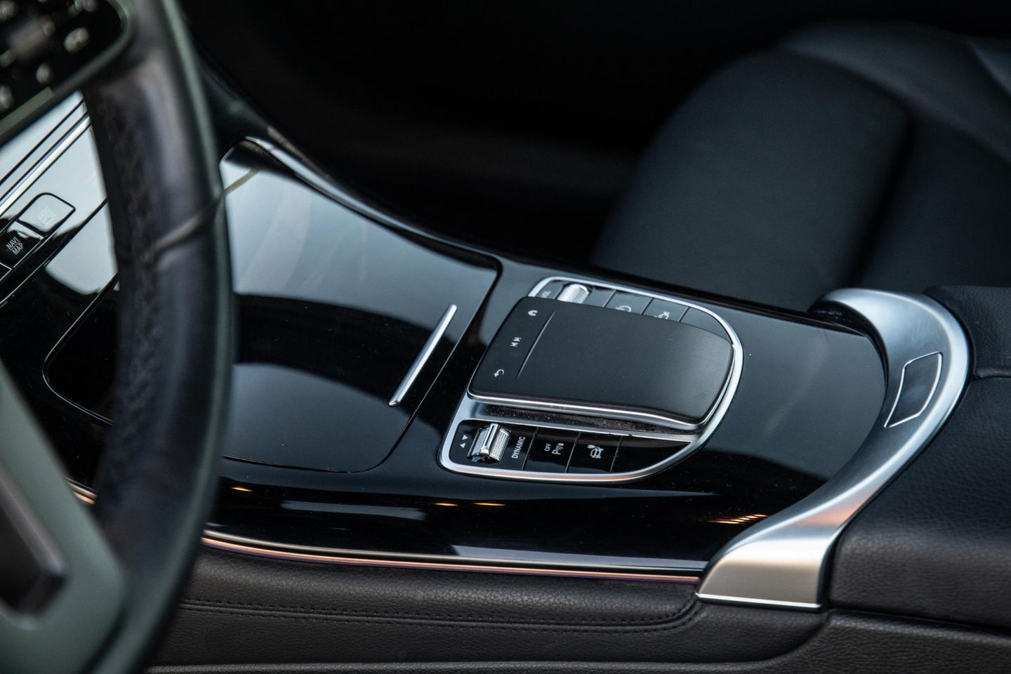 Mercedes-Benz EQC 400 4MATIC Luxury Line 80 kWh CAMERA / MEMMORY / STOELVERWARMING / LEER / DEALER ONDERHOUDEN