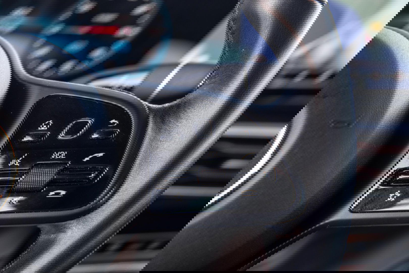 Mercedes-Benz EQC 400 4MATIC Luxury Line 80 kWh CAMERA / MEMMORY / STOELVERWARMING / LEER / DEALER ONDERHOUDEN