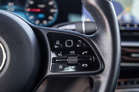 Mercedes-Benz EQC 400 4MATIC Luxury Line 80 kWh CAMERA / MEMMORY / STOELVERWARMING / LEER / DEALER ONDERHOUDEN