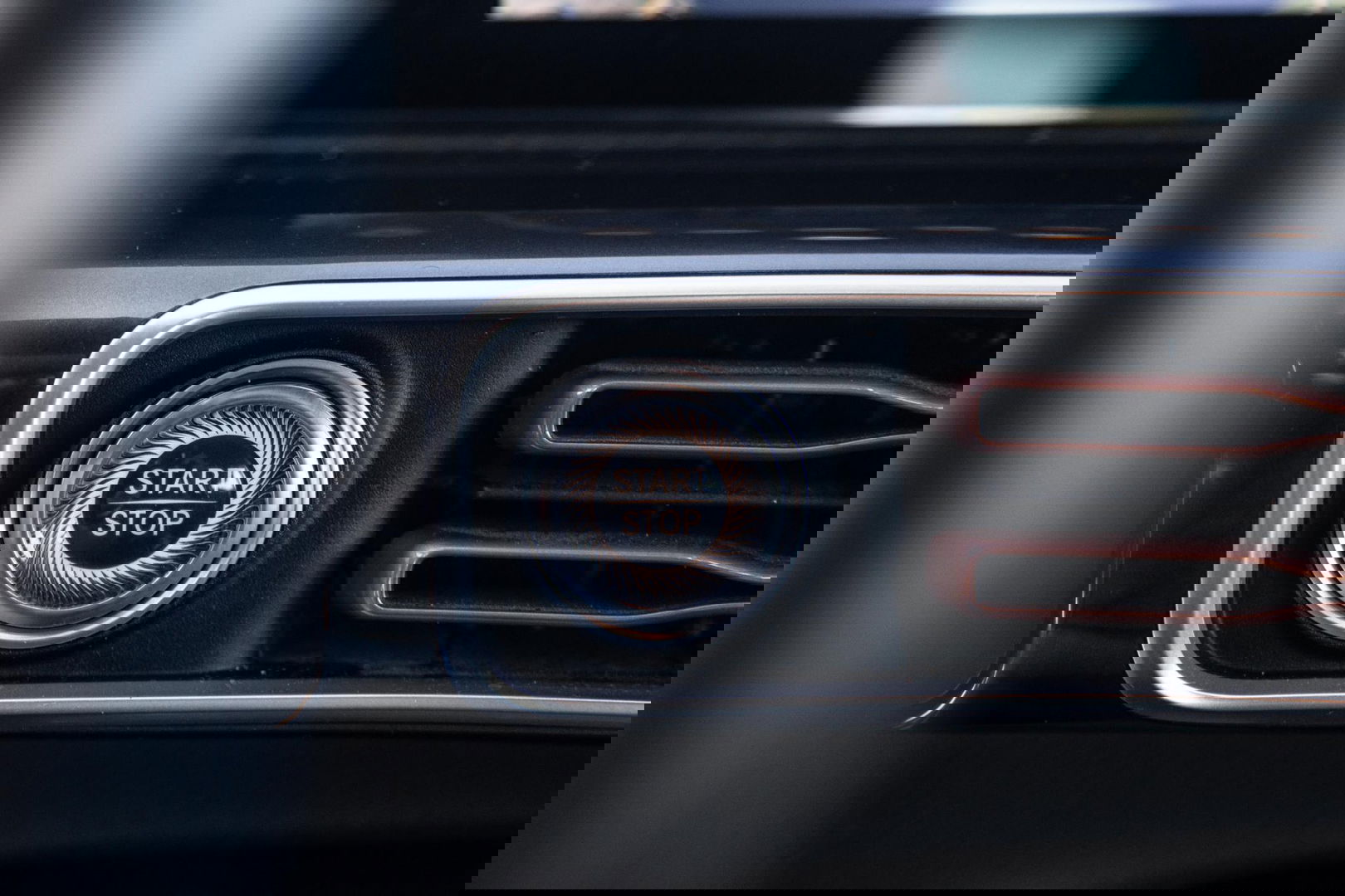 Mercedes-Benz EQC 400 4MATIC Luxury Line 80 kWh CAMERA / MEMMORY / STOELVERWARMING / LEER / DEALER ONDERHOUDEN