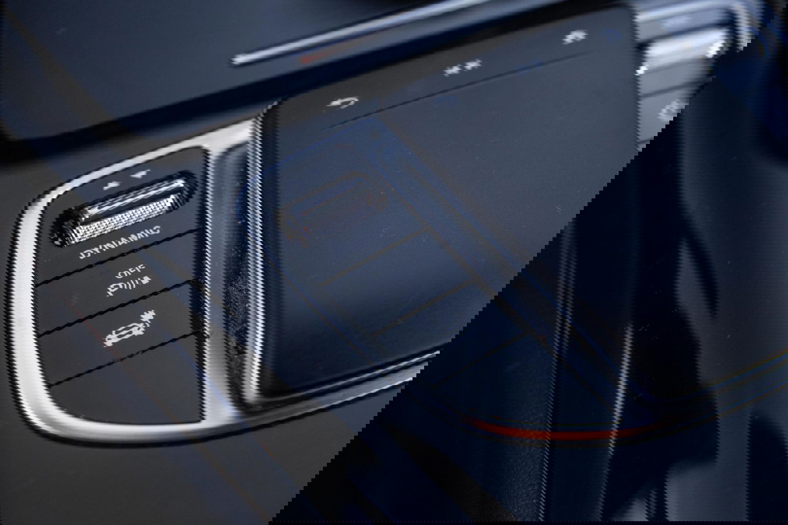 Mercedes-Benz EQC 400 4MATIC Luxury Line 80 kWh CAMERA / MEMMORY / STOELVERWARMING / LEER / DEALER ONDERHOUDEN