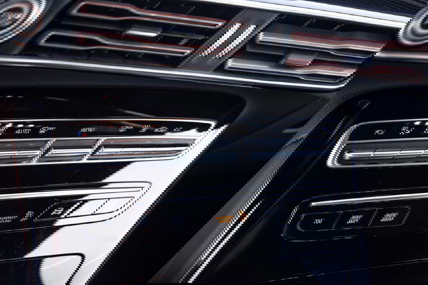 Mercedes-Benz EQC 400 4MATIC Luxury Line 80 kWh CAMERA / MEMMORY / STOELVERWARMING / LEER / DEALER ONDERHOUDEN