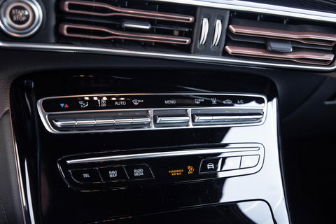 Mercedes-Benz EQC 400 4MATIC Luxury Line 80 kWh CAMERA / MEMMORY / STOELVERWARMING / LEER / DEALER ONDERHOUDEN