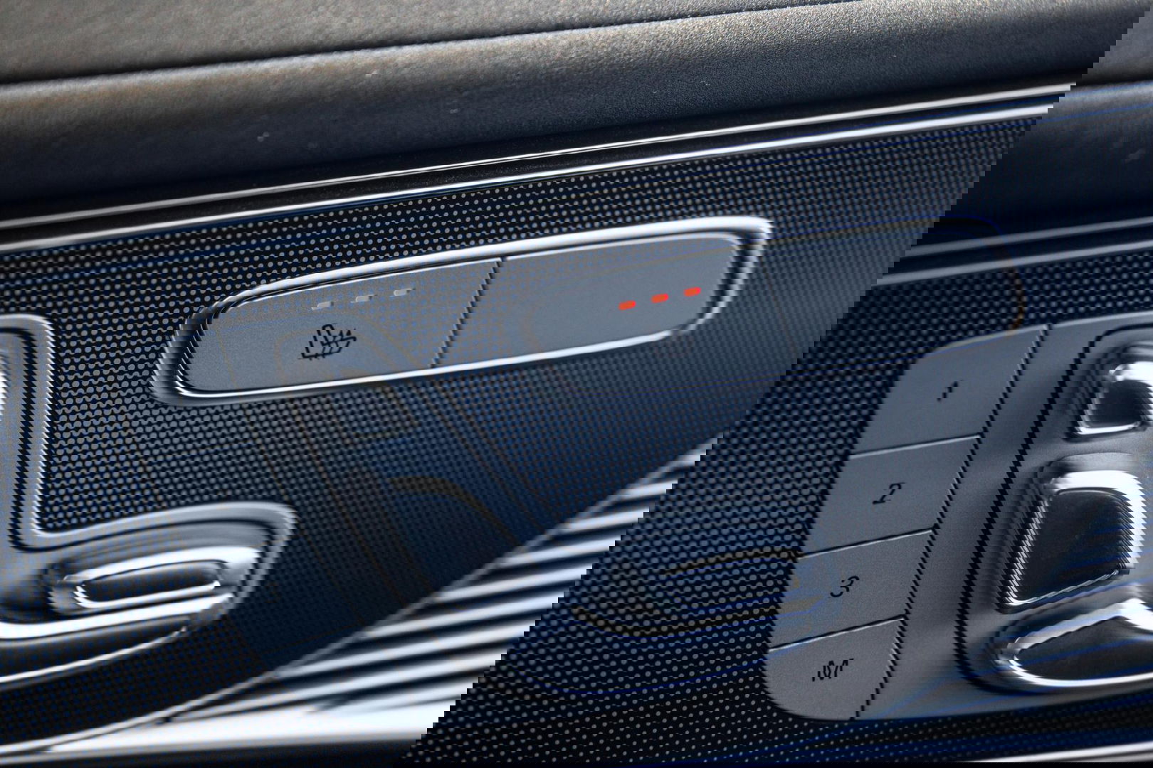 Mercedes-Benz EQC 400 4MATIC Luxury Line 80 kWh CAMERA / MEMMORY / STOELVERWARMING / LEER / DEALER ONDERHOUDEN