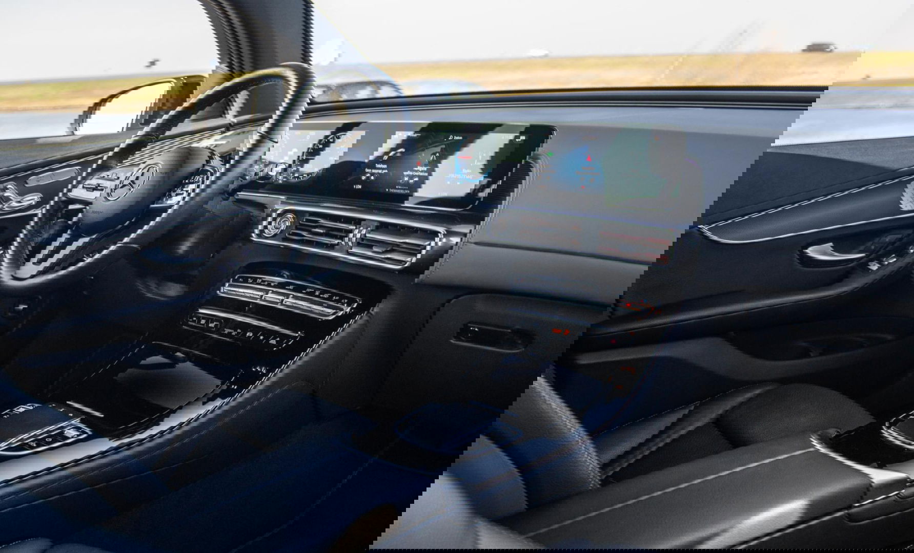 Mercedes-Benz EQC 400 4MATIC Luxury Line 80 kWh CAMERA / MEMMORY / STOELVERWARMING / LEER / DEALER ONDERHOUDEN