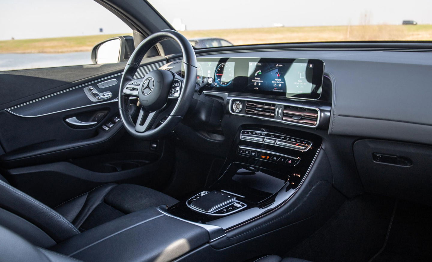 Mercedes-Benz EQC 400 4MATIC Luxury Line 80 kWh CAMERA / MEMMORY / STOELVERWARMING / LEER / DEALER ONDERHOUDEN