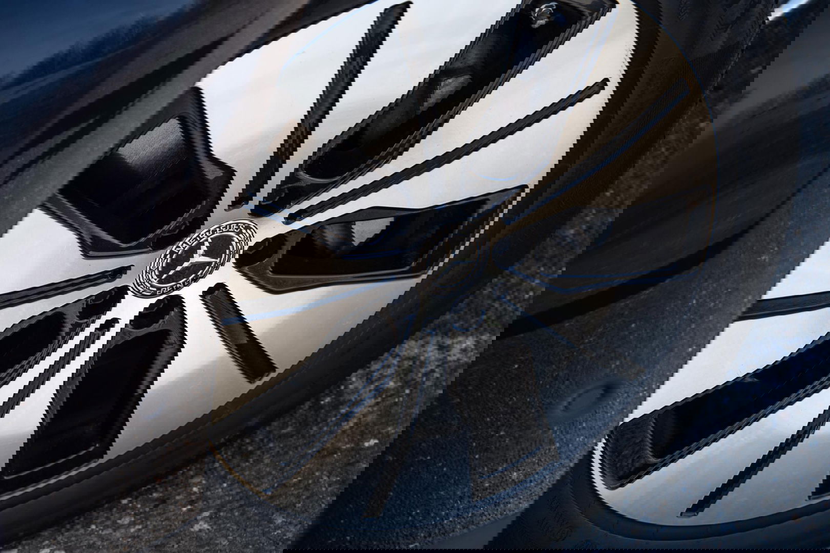 Mercedes-Benz EQC 400 4MATIC Luxury Line 80 kWh CAMERA / MEMMORY / STOELVERWARMING / LEER / DEALER ONDERHOUDEN