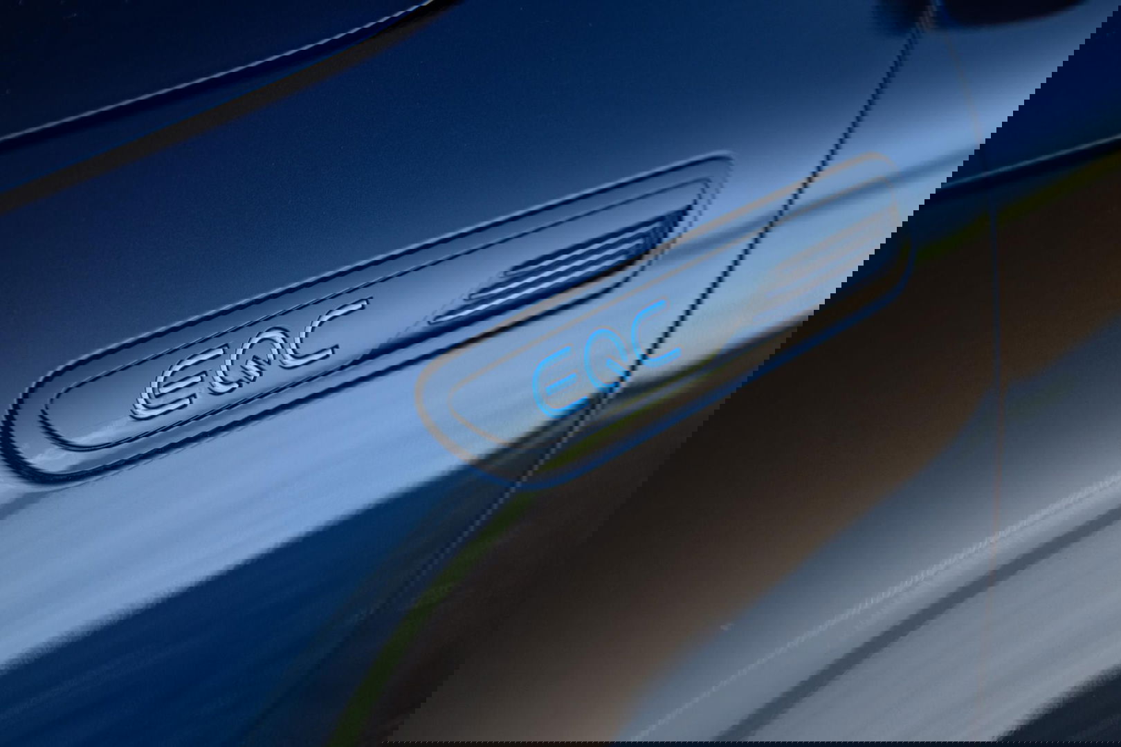 Mercedes-Benz EQC 400 4MATIC Luxury Line 80 kWh CAMERA / MEMMORY / STOELVERWARMING / LEER / DEALER ONDERHOUDEN