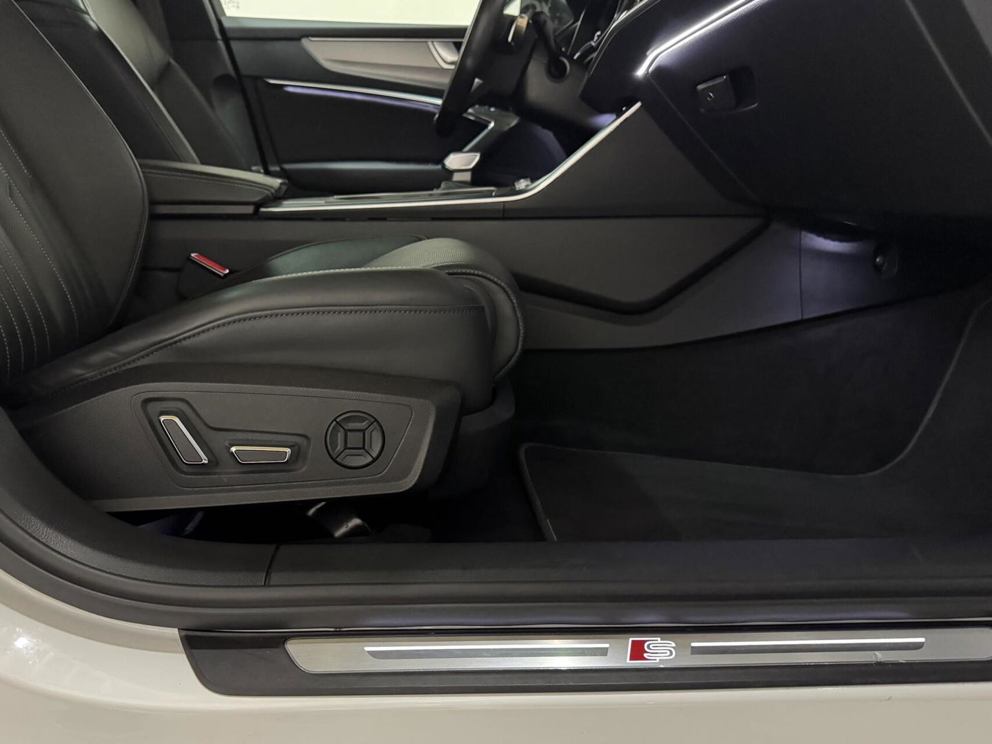 Audi A6 Avant 55 TFSIe Quattro Competition S-Line Pano Leer 360° Trekh.