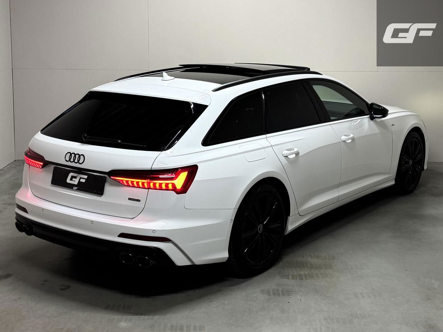 Audi A6 Avant 55 TFSIe Quattro Competition S-Line Pano Leer 360° Trekh.