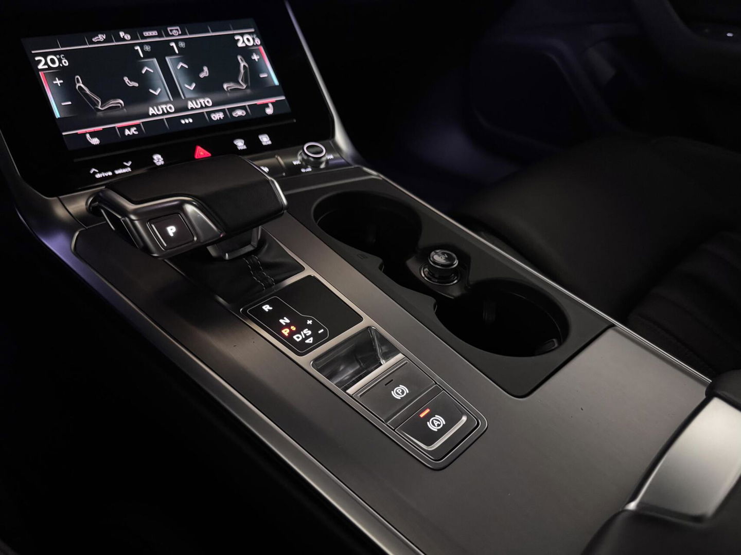 Audi A6 Avant 55 TFSIe Quattro Competition S-Line Pano Leer 360° Trekh.