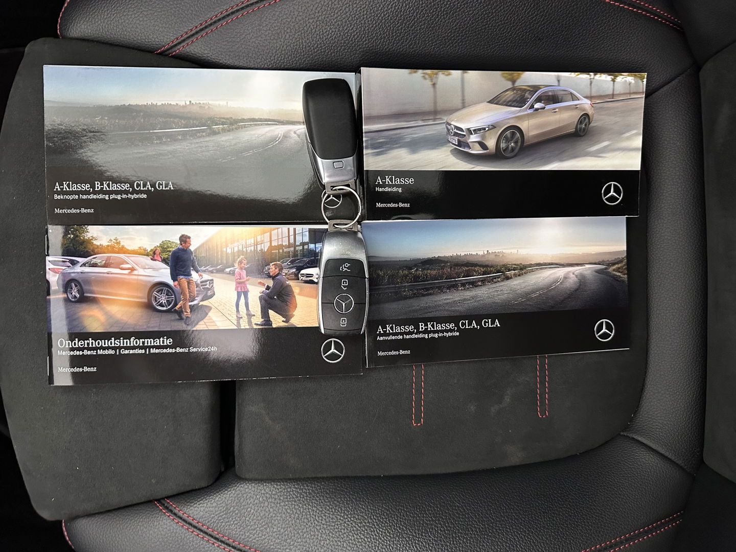 Mercedes-Benz A-Klasse 250 e AMG Limited Business Solution (Plug-in) (INCL-BTW) *PANO | LEATHER-MICROFIBRE | FULL-LED | AMBIENTLIGHT | HEATED-SPORTSEATS | WIDESCREEN-DIGICOCKPIT | DAB+ | NAVI-FULLMAP | CAMERA | PRIVACYGLASS | LANE-ASSIST | DYNAMIC-SELECT | 18'