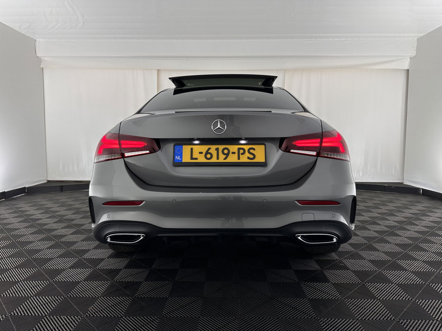 Mercedes-Benz A-Klasse 250 e AMG Limited Business Solution (Plug-in) (INCL-BTW) *PANO | LEATHER-MICROFIBRE | FULL-LED | AMBIENTLIGHT | HEATED-SPORTSEATS | WIDESCREEN-DIGICOCKPIT | DAB+ | NAVI-FULLMAP | CAMERA | PRIVACYGLASS | LANE-ASSIST | DYNAMIC-SELECT | 18'