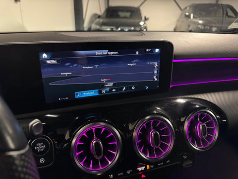 Mercedes-Benz A-Klasse 200 AMG PANO MEMORY SFEER VOL'