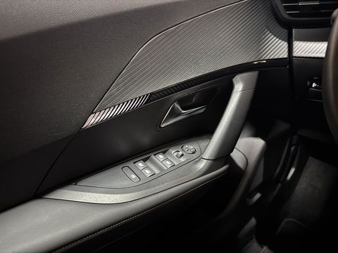 Peugeot 2008 1.2 PureTech 130 Allure 360° Carplay Cruise Trekh.