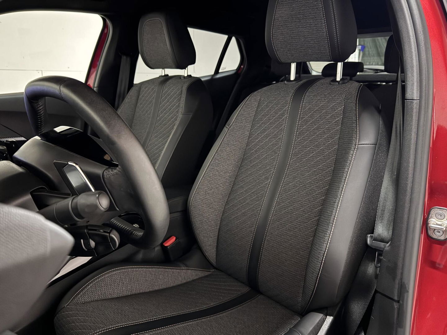 Peugeot 2008 1.2 PureTech 130 Allure 360° Carplay Cruise Trekh.