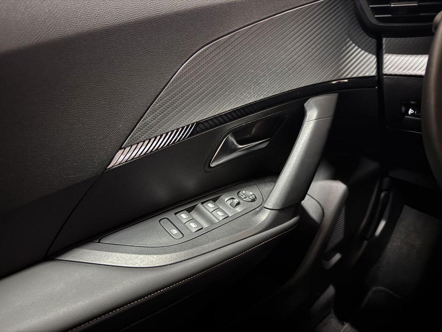 Peugeot 2008 1.2 PureTech 130 Allure 360° Carplay Cruise Trekh.