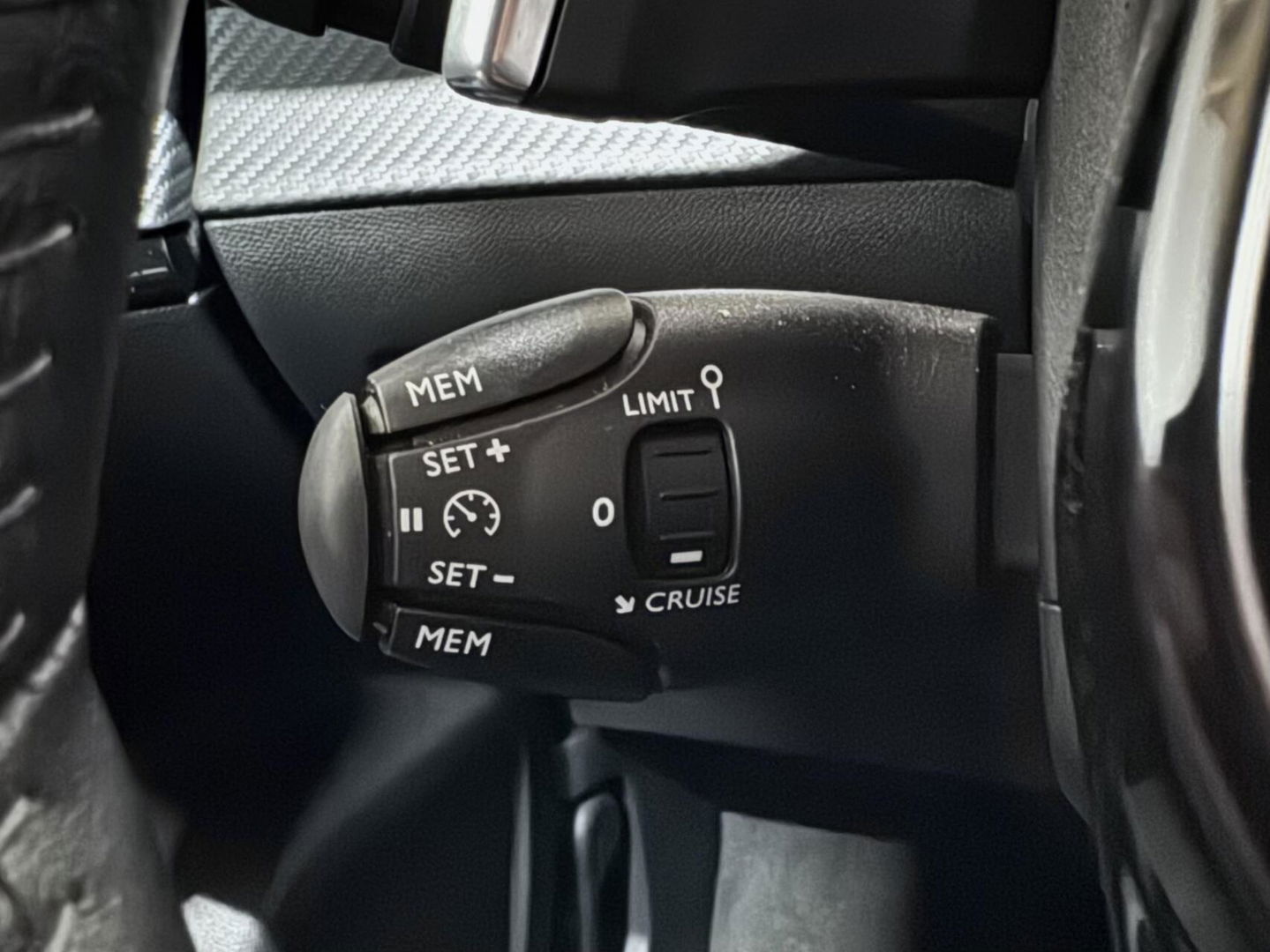 Peugeot 2008 1.2 PureTech 130 Allure 360° Carplay Cruise Trekh.