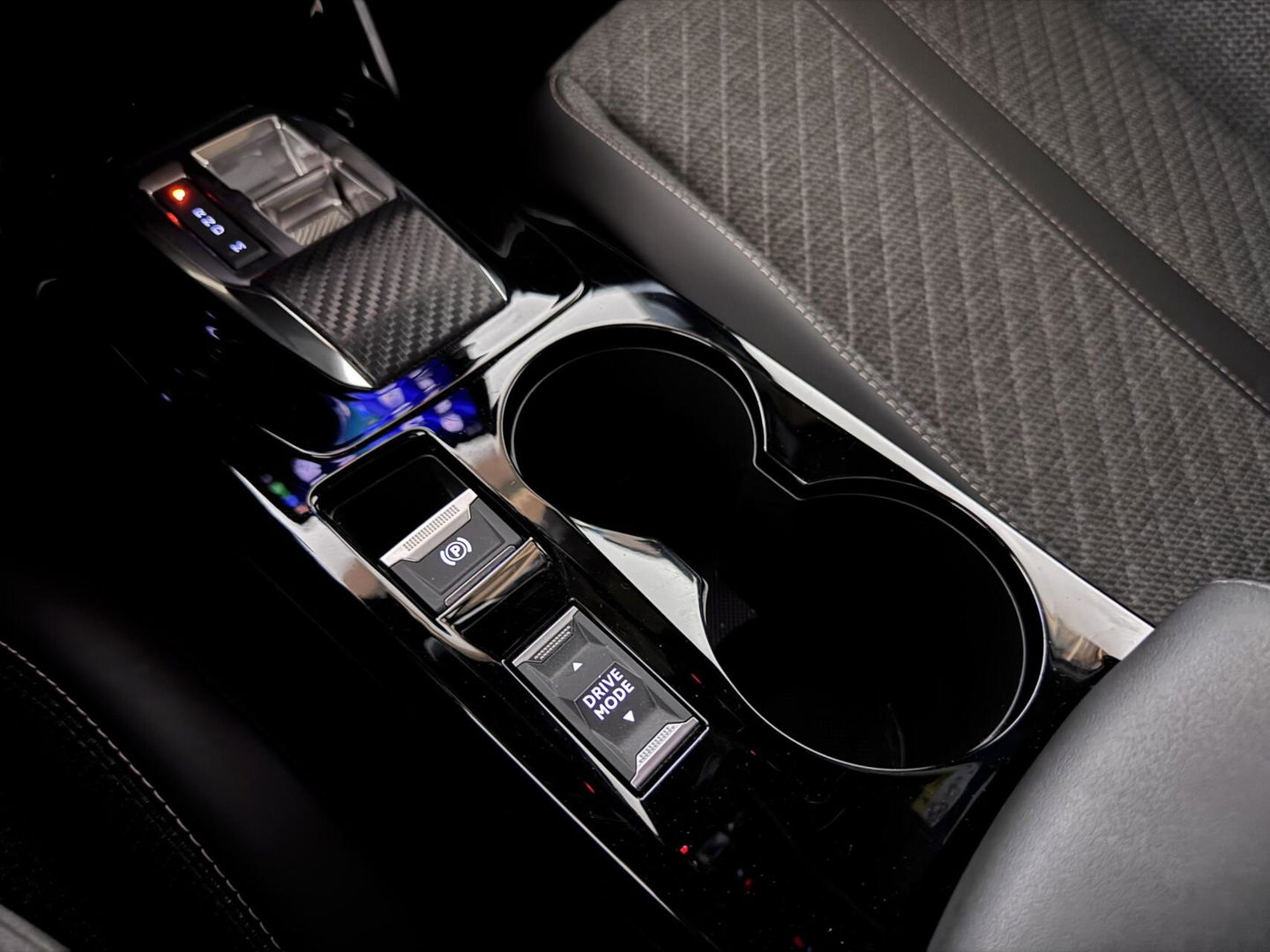 Peugeot 2008 1.2 PureTech 130 Allure 360° Carplay Cruise Trekh.