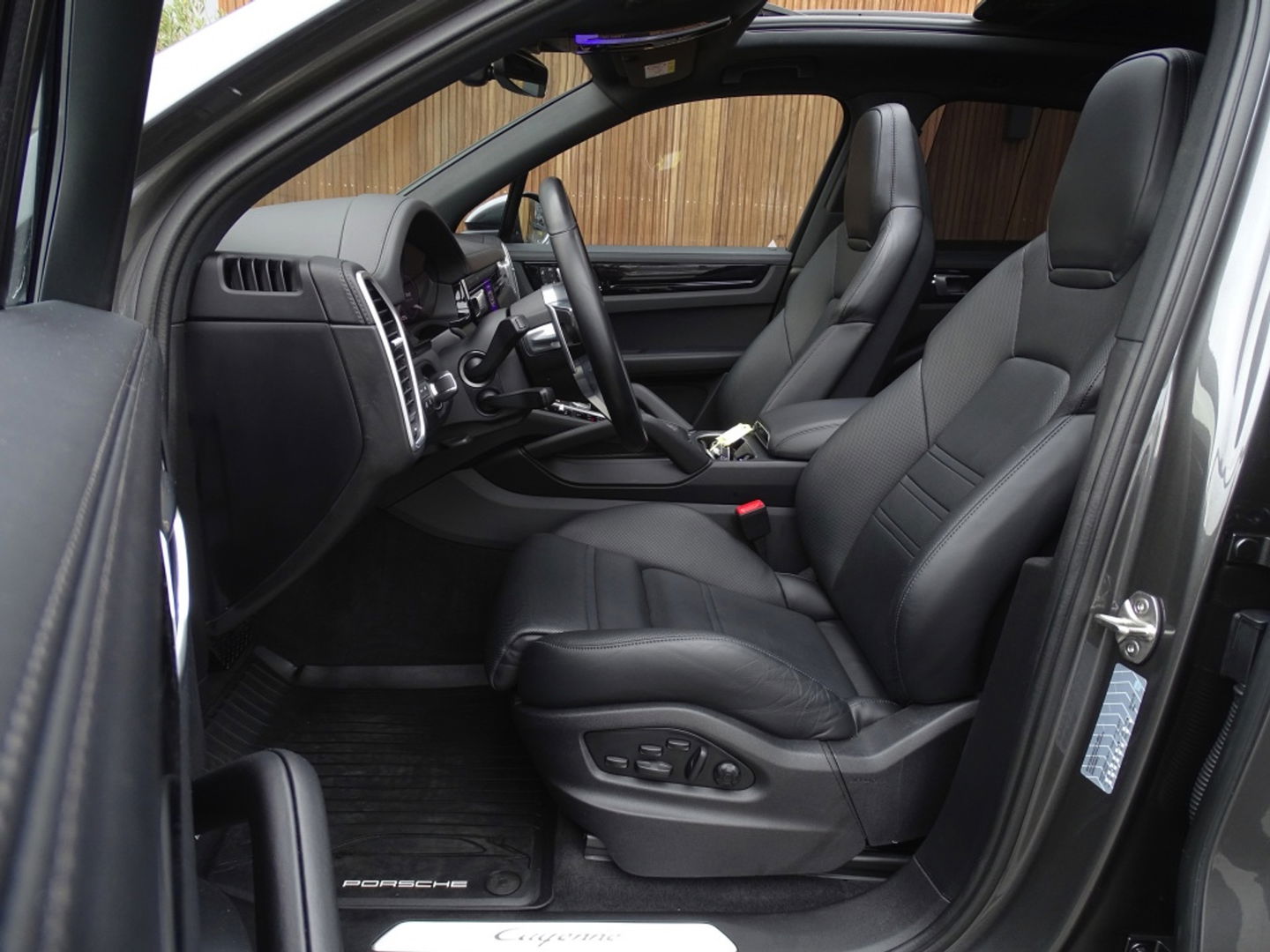 Porsche Cayenne 3.0 E-Hybrid 462PK / Platinum Edit. / 2022 / 360°