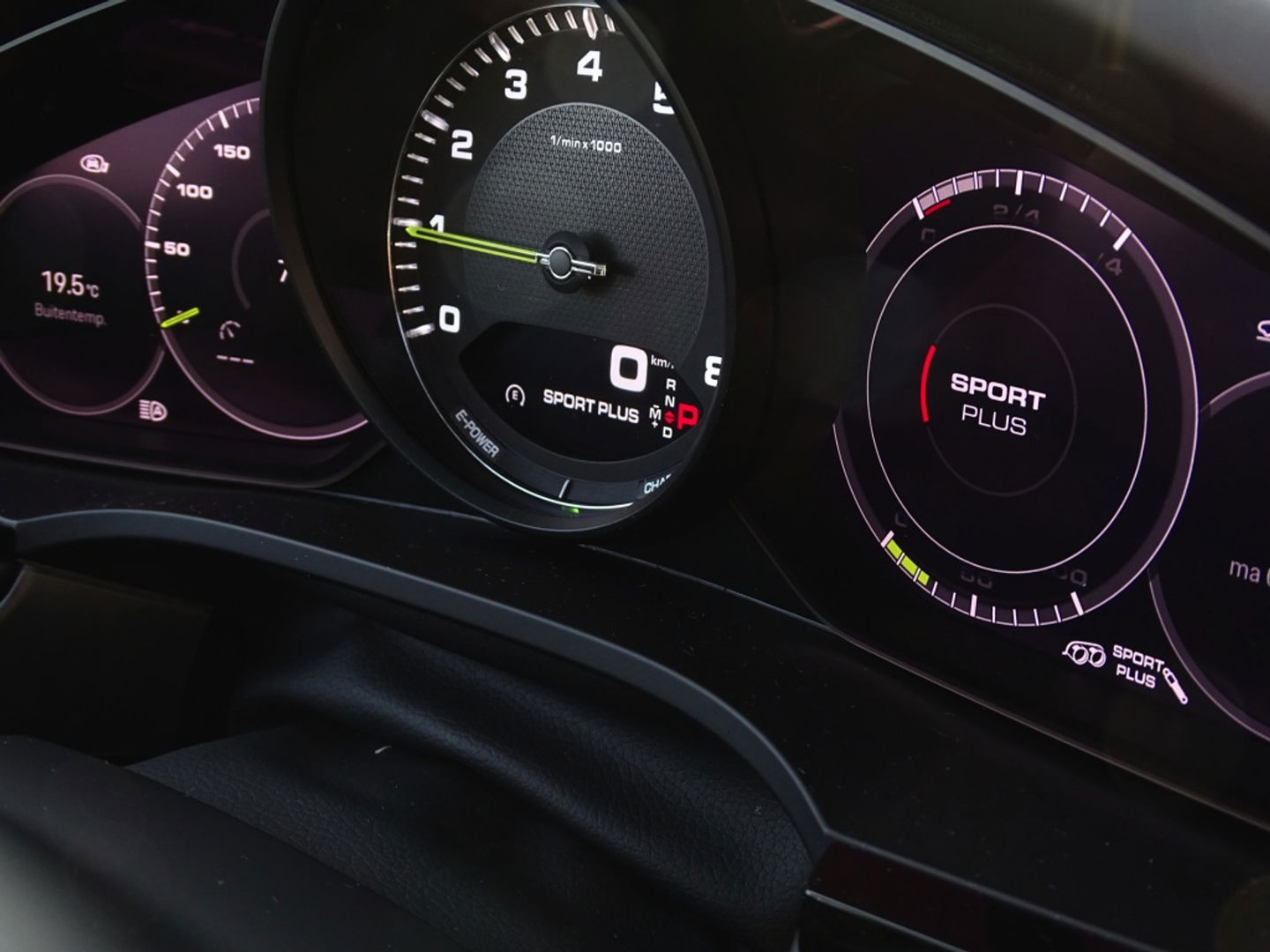 Porsche Cayenne 3.0 E-Hybrid 462PK / Platinum Edit. / 2022 / 360°