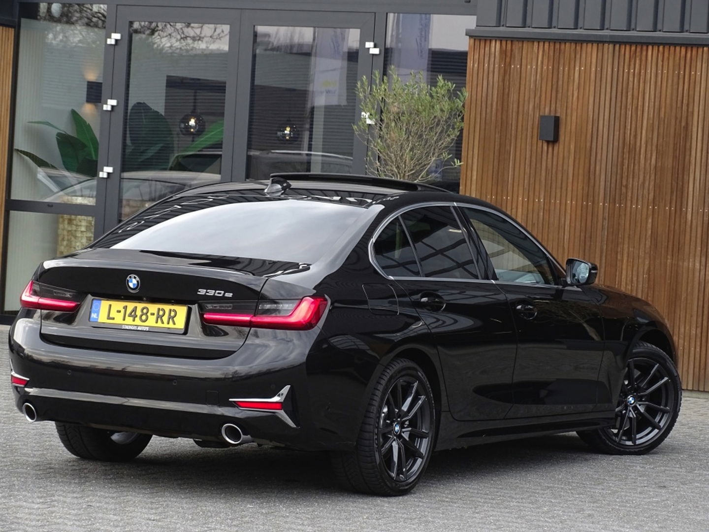 BMW 3-serie 330e 292PK / High Executive / Individual / Luxury Line