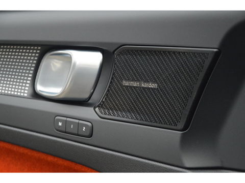 Volvo XC40 T5 Hybride Inscription | Panoramadak | 360° Camera | Harman/Kardon | Stoel + Stuur Verwarming | BLIS | VOC |