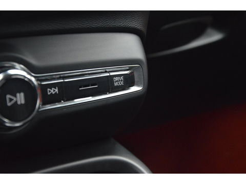Volvo XC40 T5 Hybride Inscription | Panoramadak | 360° Camera | Harman/Kardon | Stoel + Stuur Verwarming | BLIS | VOC |