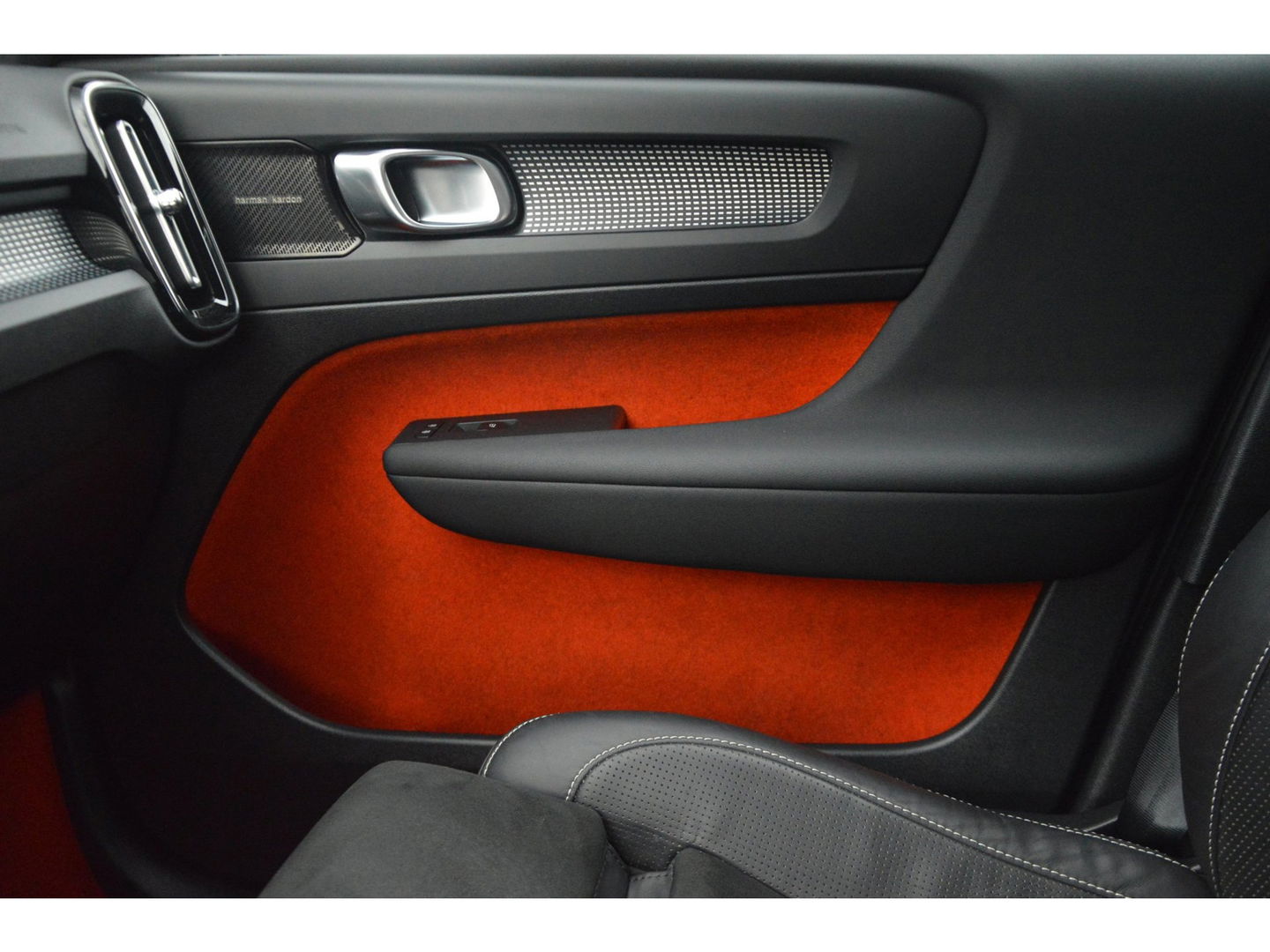 Volvo XC40 T5 Hybride Inscription | Panoramadak | 360° Camera | Harman/Kardon | Stoel + Stuur Verwarming | BLIS | VOC |