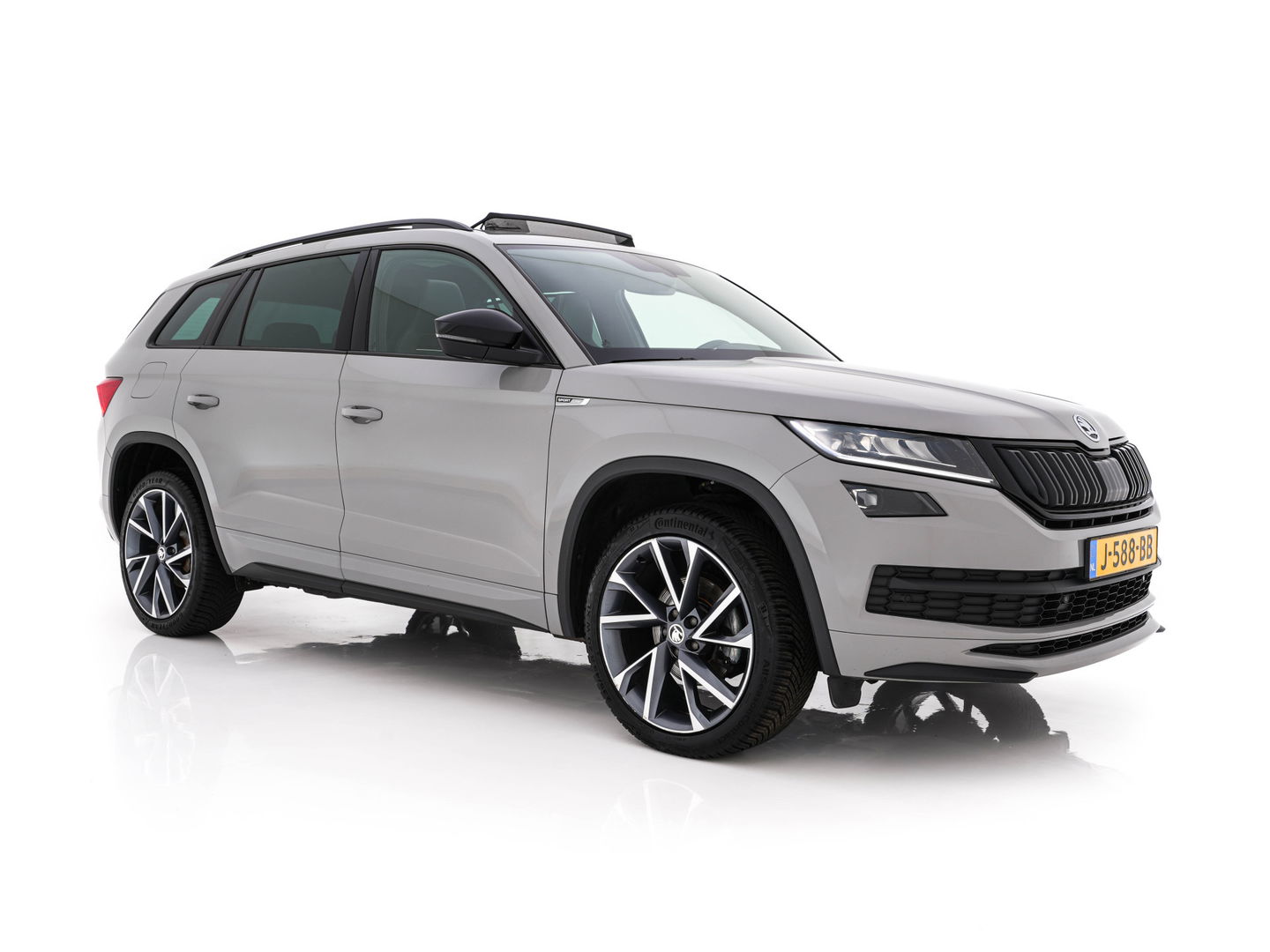 Škoda Kodiaq 1.5 TSI Sportline Business (INCL-BTW) Aut. *PANO | LEATHER-MICROFIBRE | FULL-LED | MEMORY-PACK | DIGI-COCKPIT | NAVI-FULLMAP | CAMERA | DAB+ | AMBIENT-LIGHT | KEYLESS | DAB+ | CARPLAY | PRIVACY-GLASS | 20"ALU*