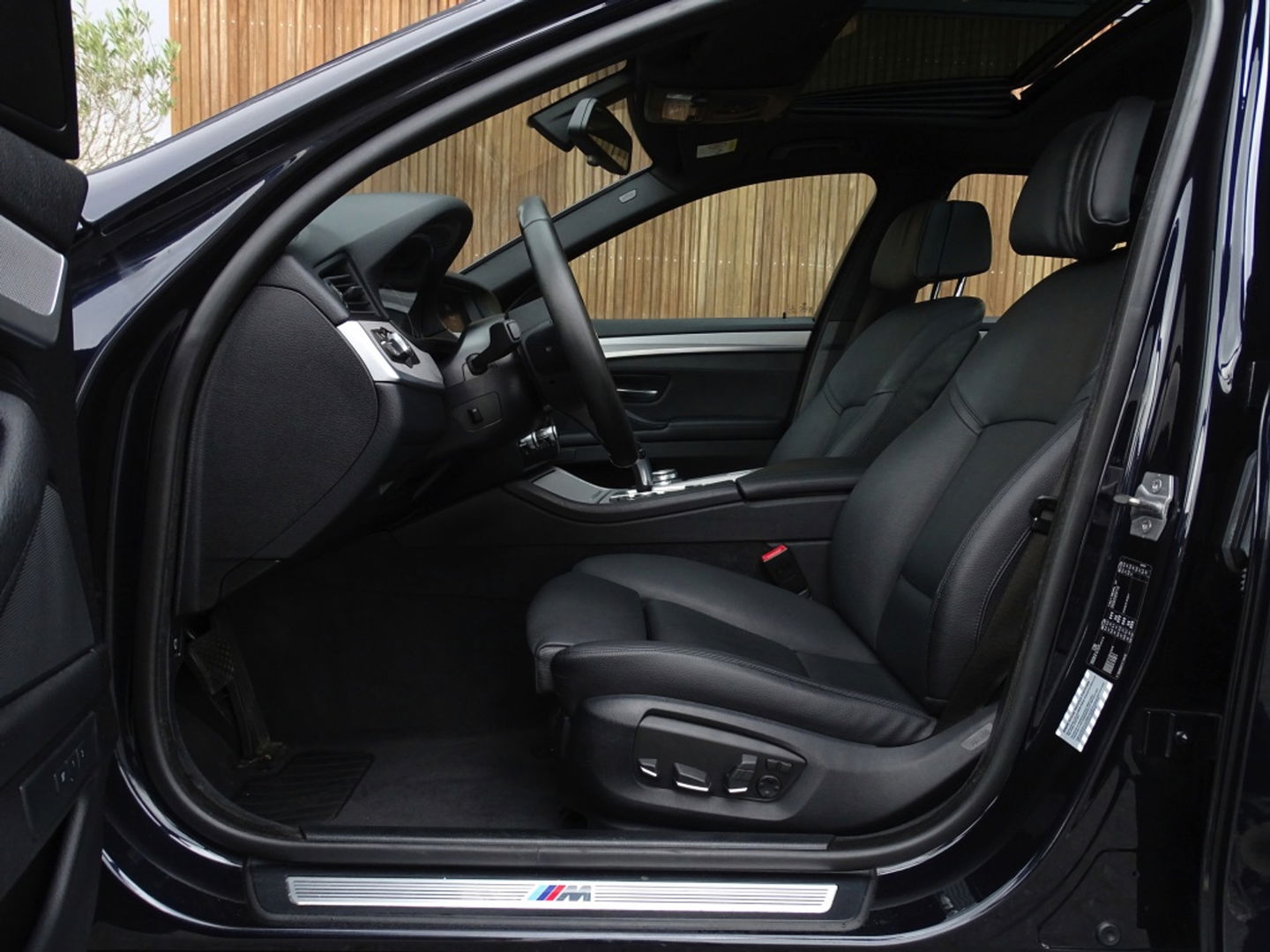 BMW 5 Serie 520i 184PK / M-sport / I-drive / LCI *NAP*