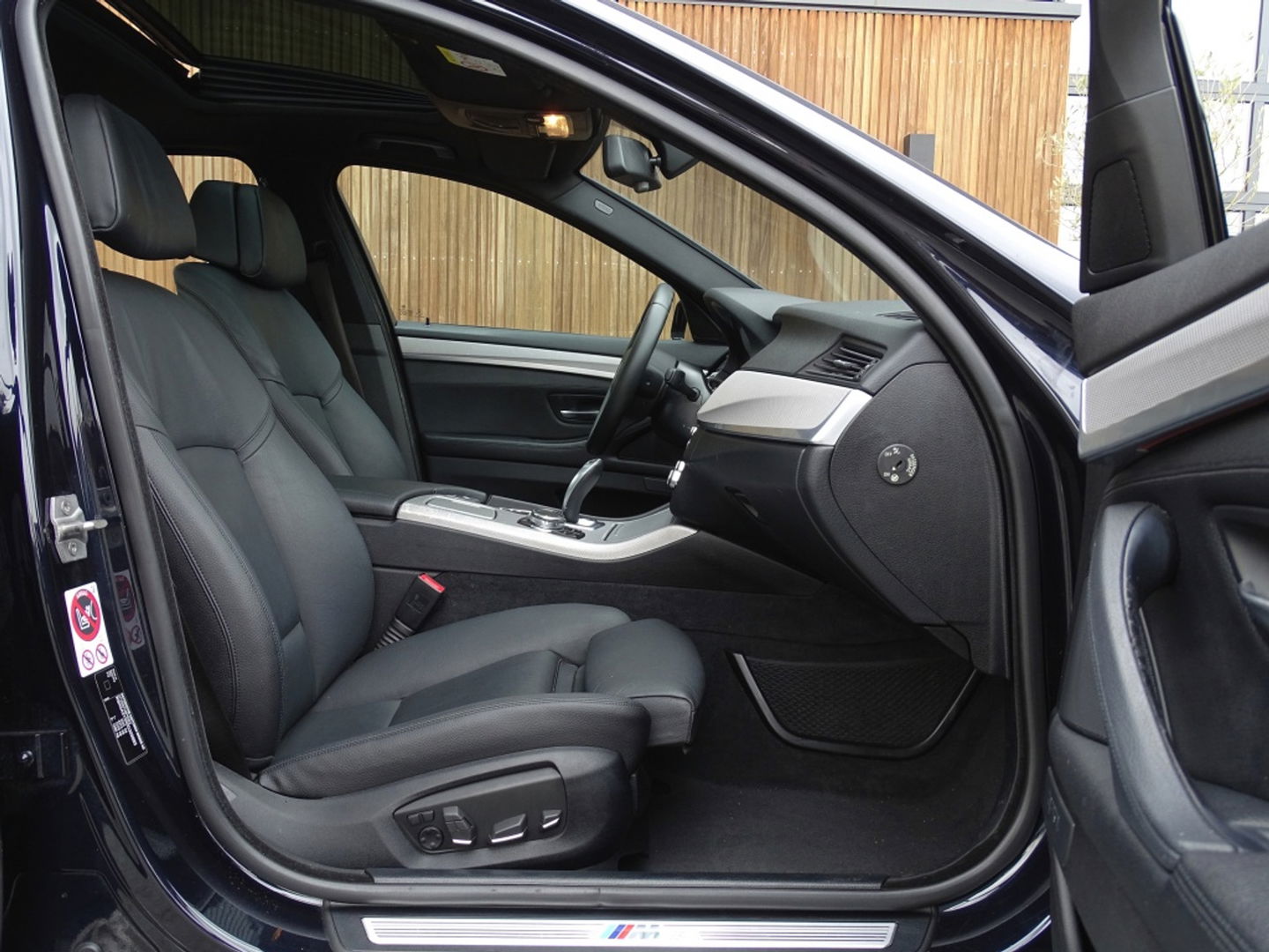 BMW 5 Serie 520i 184PK / M-sport / I-drive / LCI *NAP*