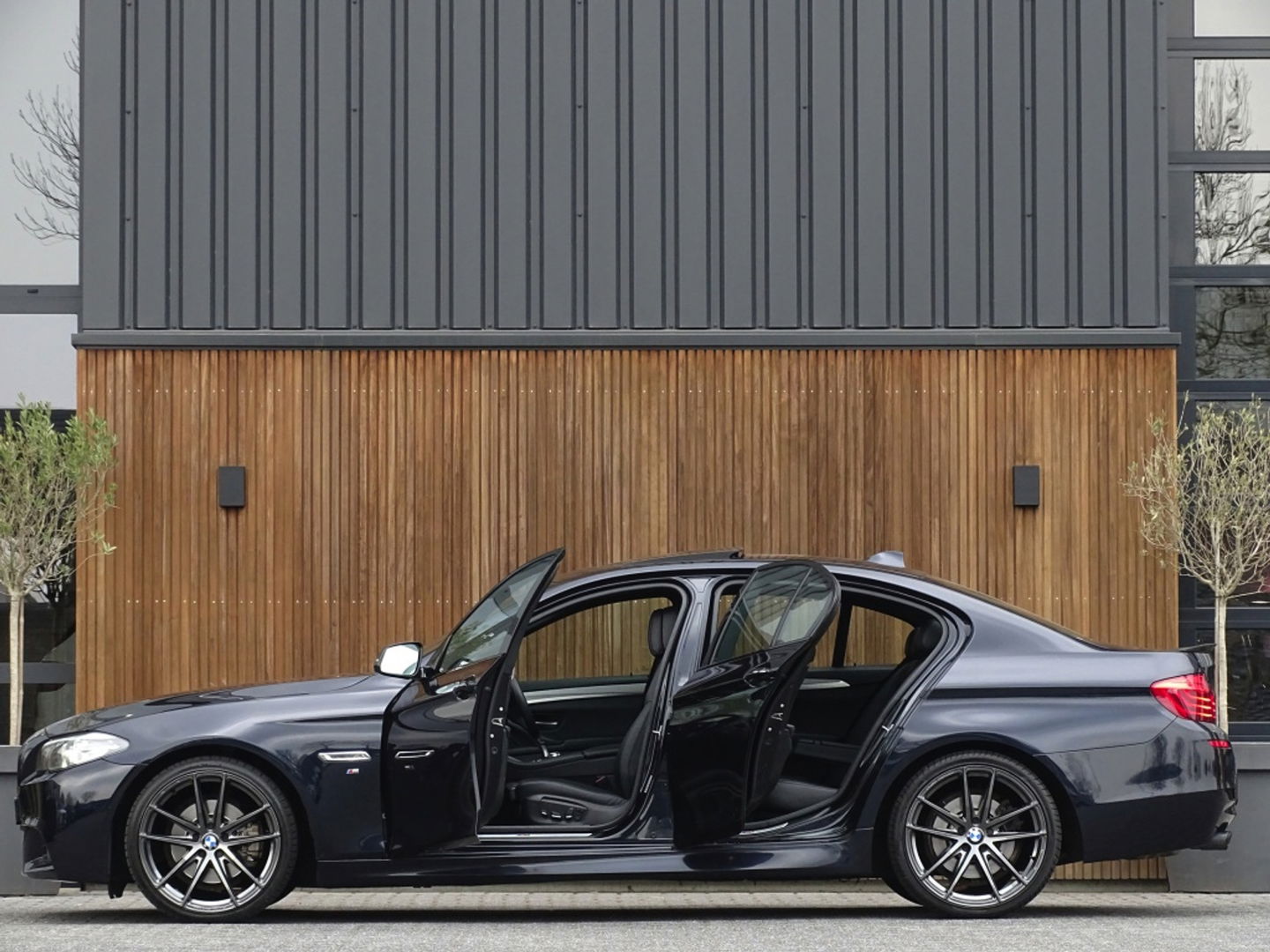 BMW 5 Serie 520i 184PK / M-sport / I-drive / LCI *NAP*