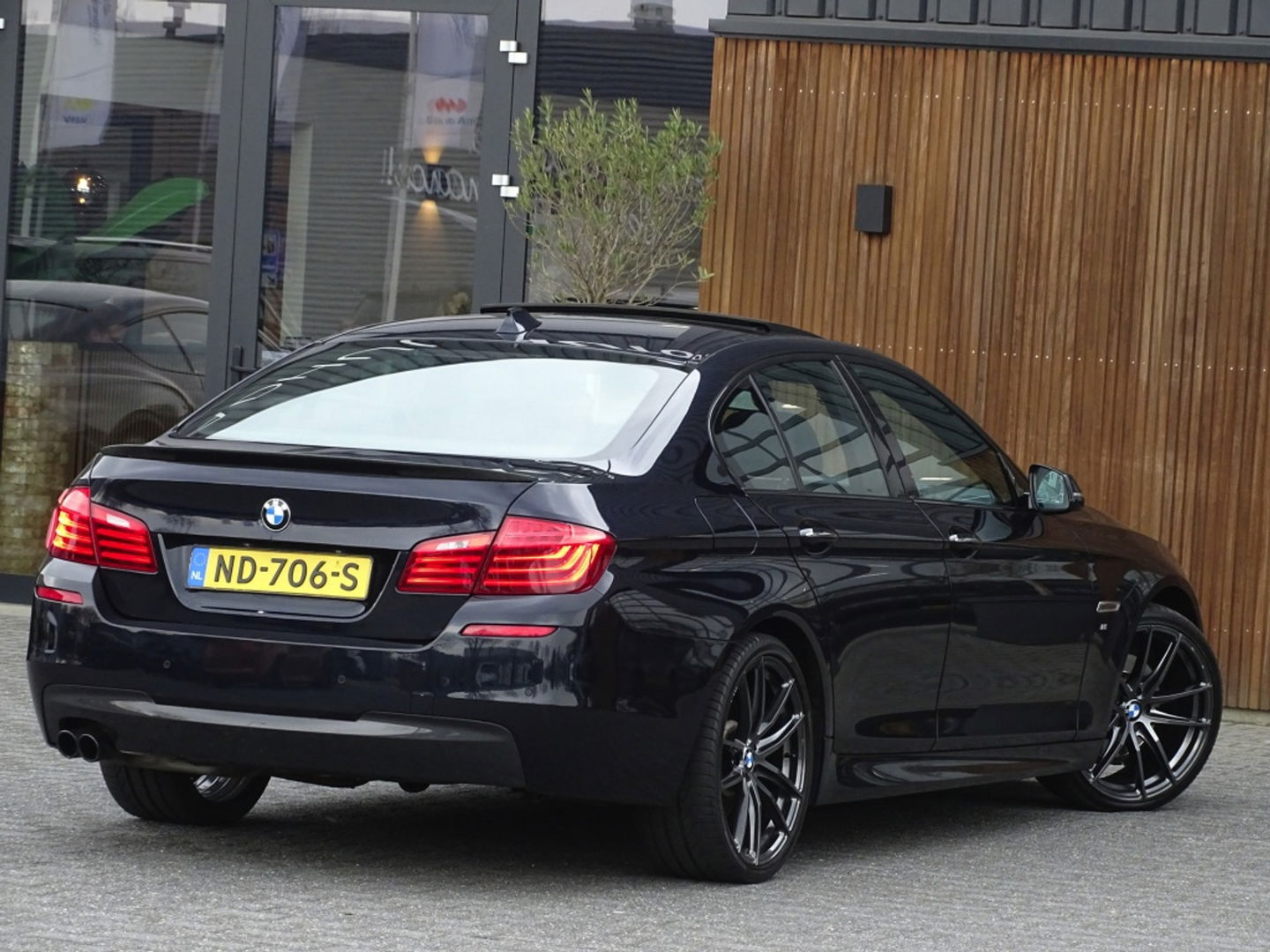 BMW 5 Serie 520i 184PK / M-sport / I-drive / LCI *NAP*