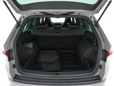 Škoda Kodiaq 1.5 TSI Sportline Business (INCL-BTW) Aut. *PANO | LEATHER-MICROFIBRE | FULL-LED | MEMORY-PACK | DIGI-COCKPIT | NAVI-FULLMAP | CAMERA | DAB+ | AMBIENT-LIGHT | KEYLESS | DAB+ | CARPLAY | PRIVACY-GLASS | 20"ALU*