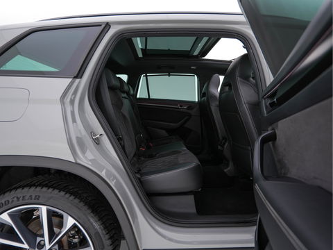 Škoda Kodiaq 1.5 TSI Sportline Business (INCL-BTW) Aut. *PANO | LEATHER-MICROFIBRE | FULL-LED | MEMORY-PACK | DIGI-COCKPIT | NAVI-FULLMAP | CAMERA | DAB+ | AMBIENT-LIGHT | KEYLESS | DAB+ | CARPLAY | PRIVACY-GLASS | 20"ALU*