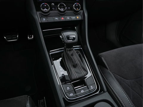 Škoda Kodiaq 1.5 TSI Sportline Business (INCL-BTW) Aut. *PANO | LEATHER-MICROFIBRE | FULL-LED | MEMORY-PACK | DIGI-COCKPIT | NAVI-FULLMAP | CAMERA | DAB+ | AMBIENT-LIGHT | KEYLESS | DAB+ | CARPLAY | PRIVACY-GLASS | 20"ALU*
