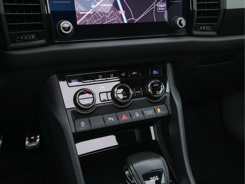 Škoda Kodiaq 1.5 TSI Sportline Business (INCL-BTW) Aut. *PANO | LEATHER-MICROFIBRE | FULL-LED | MEMORY-PACK | DIGI-COCKPIT | NAVI-FULLMAP | CAMERA | DAB+ | AMBIENT-LIGHT | KEYLESS | DAB+ | CARPLAY | PRIVACY-GLASS | 20"ALU*