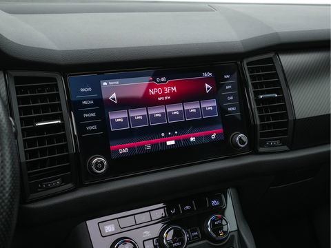 Škoda Kodiaq 1.5 TSI Sportline Business (INCL-BTW) Aut. *PANO | LEATHER-MICROFIBRE | FULL-LED | MEMORY-PACK | DIGI-COCKPIT | NAVI-FULLMAP | CAMERA | DAB+ | AMBIENT-LIGHT | KEYLESS | DAB+ | CARPLAY | PRIVACY-GLASS | 20"ALU*