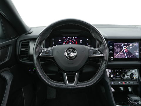 Škoda Kodiaq 1.5 TSI Sportline Business (INCL-BTW) Aut. *PANO | LEATHER-MICROFIBRE | FULL-LED | MEMORY-PACK | DIGI-COCKPIT | NAVI-FULLMAP | CAMERA | DAB+ | AMBIENT-LIGHT | KEYLESS | DAB+ | CARPLAY | PRIVACY-GLASS | 20"ALU*