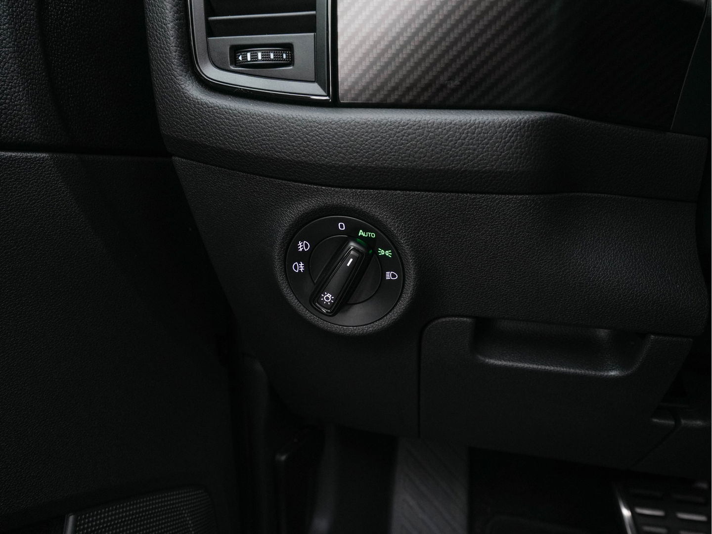 Škoda Kodiaq 1.5 TSI Sportline Business (INCL-BTW) Aut. *PANO | LEATHER-MICROFIBRE | FULL-LED | MEMORY-PACK | DIGI-COCKPIT | NAVI-FULLMAP | CAMERA | DAB+ | AMBIENT-LIGHT | KEYLESS | DAB+ | CARPLAY | PRIVACY-GLASS | 20"ALU*