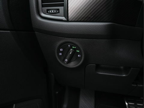 Škoda Kodiaq 1.5 TSI Sportline Business (INCL-BTW) Aut. *PANO | LEATHER-MICROFIBRE | FULL-LED | MEMORY-PACK | DIGI-COCKPIT | NAVI-FULLMAP | CAMERA | DAB+ | AMBIENT-LIGHT | KEYLESS | DAB+ | CARPLAY | PRIVACY-GLASS | 20"ALU*