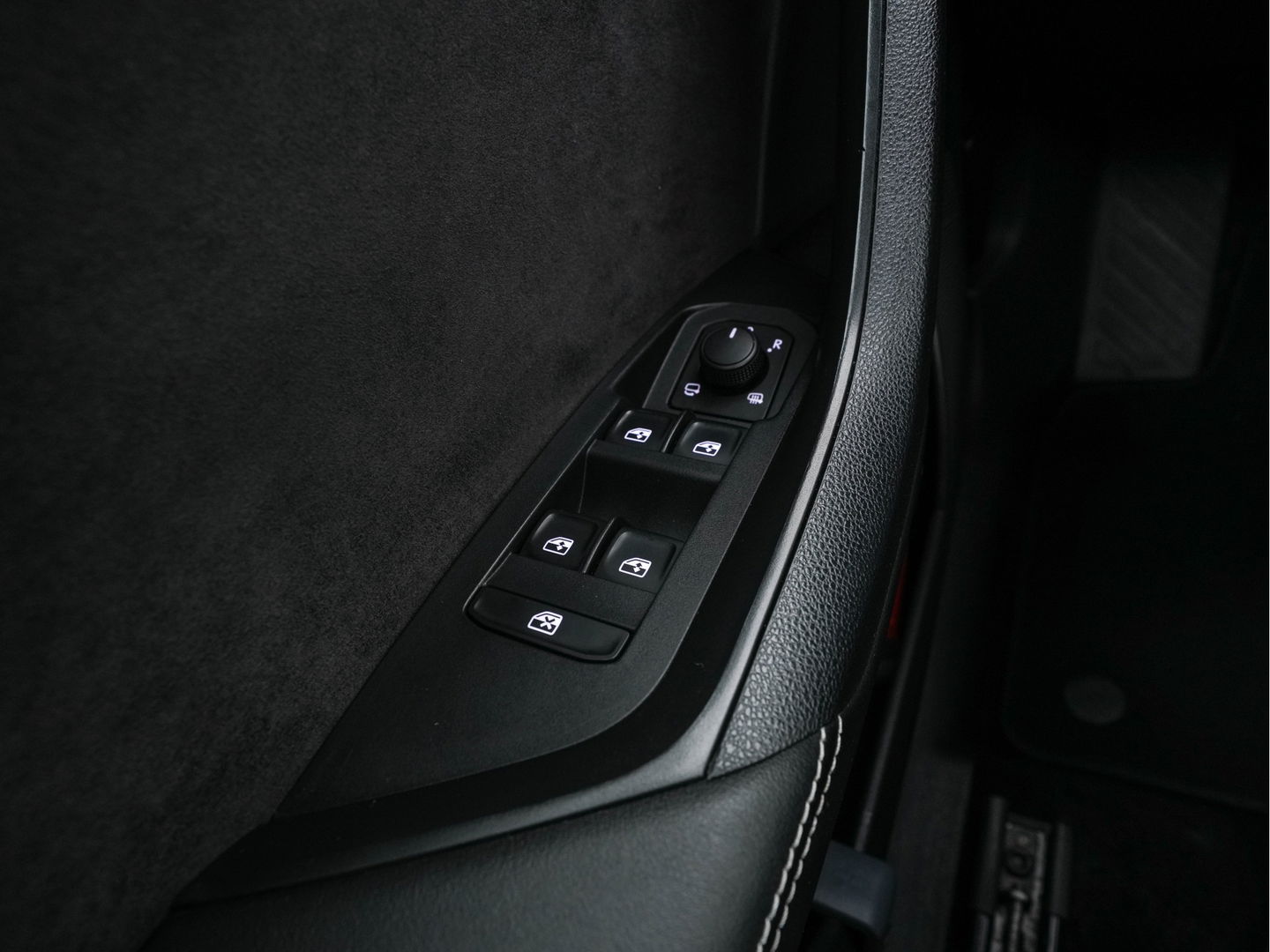 Škoda Kodiaq 1.5 TSI Sportline Business (INCL-BTW) Aut. *PANO | LEATHER-MICROFIBRE | FULL-LED | MEMORY-PACK | DIGI-COCKPIT | NAVI-FULLMAP | CAMERA | DAB+ | AMBIENT-LIGHT | KEYLESS | DAB+ | CARPLAY | PRIVACY-GLASS | 20"ALU*