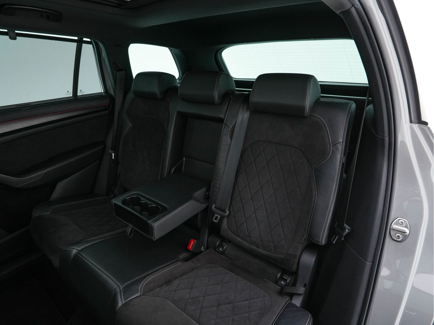 Škoda Kodiaq 1.5 TSI Sportline Business (INCL-BTW) Aut. *PANO | LEATHER-MICROFIBRE | FULL-LED | MEMORY-PACK | DIGI-COCKPIT | NAVI-FULLMAP | CAMERA | DAB+ | AMBIENT-LIGHT | KEYLESS | DAB+ | CARPLAY | PRIVACY-GLASS | 20"ALU*